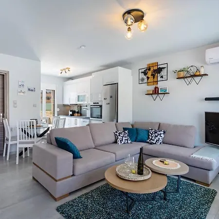Leon Suite, Seafront Residence! Casa de Férias Pánormos
