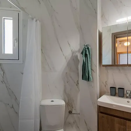 Leon Suite, Seafront Residence!