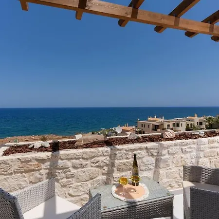 Leon Suite, Seafront Residence! Casa de Férias *