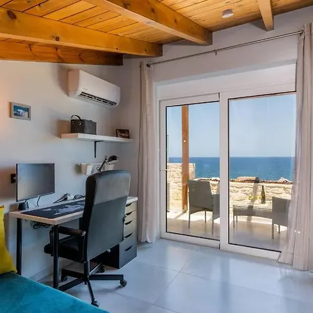 Leon Suite, Seafront Residence! *